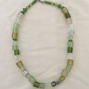 Green and blue beaded short necklace